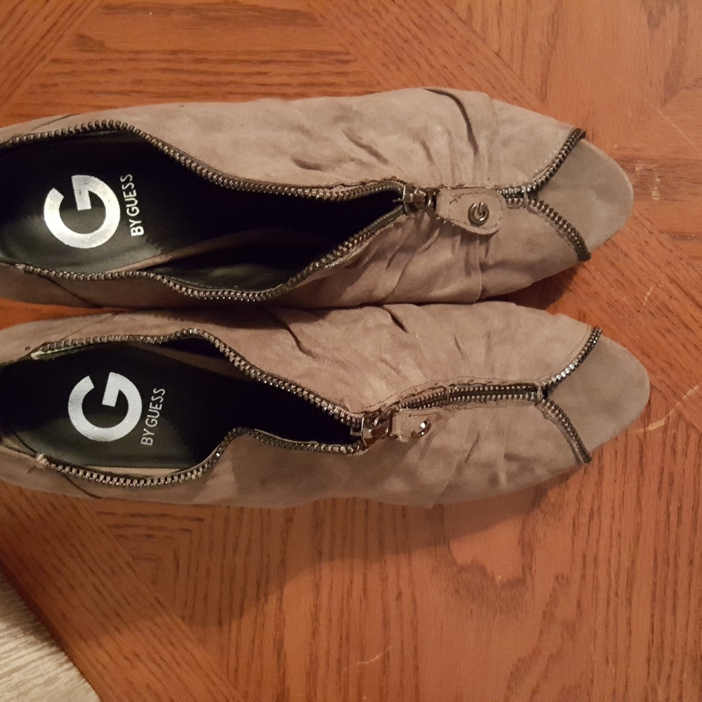G by Guess Pumps